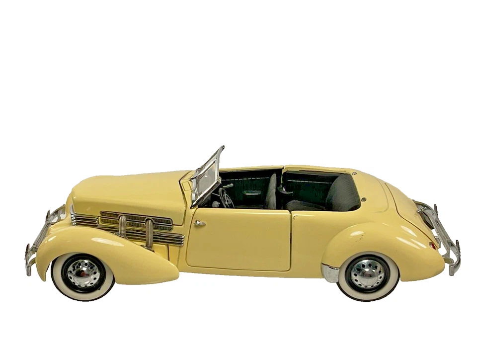 1989 Franklin Mint, 1937 Cord 812 Phaeton Coupe, Die-Cast Car, 1:24 - Image 2 of 4