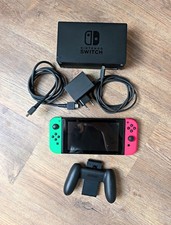 Nintendo Switch 32GB Konsole mit Joy-Cons Rot/Grün, 128GB Speicherkarte