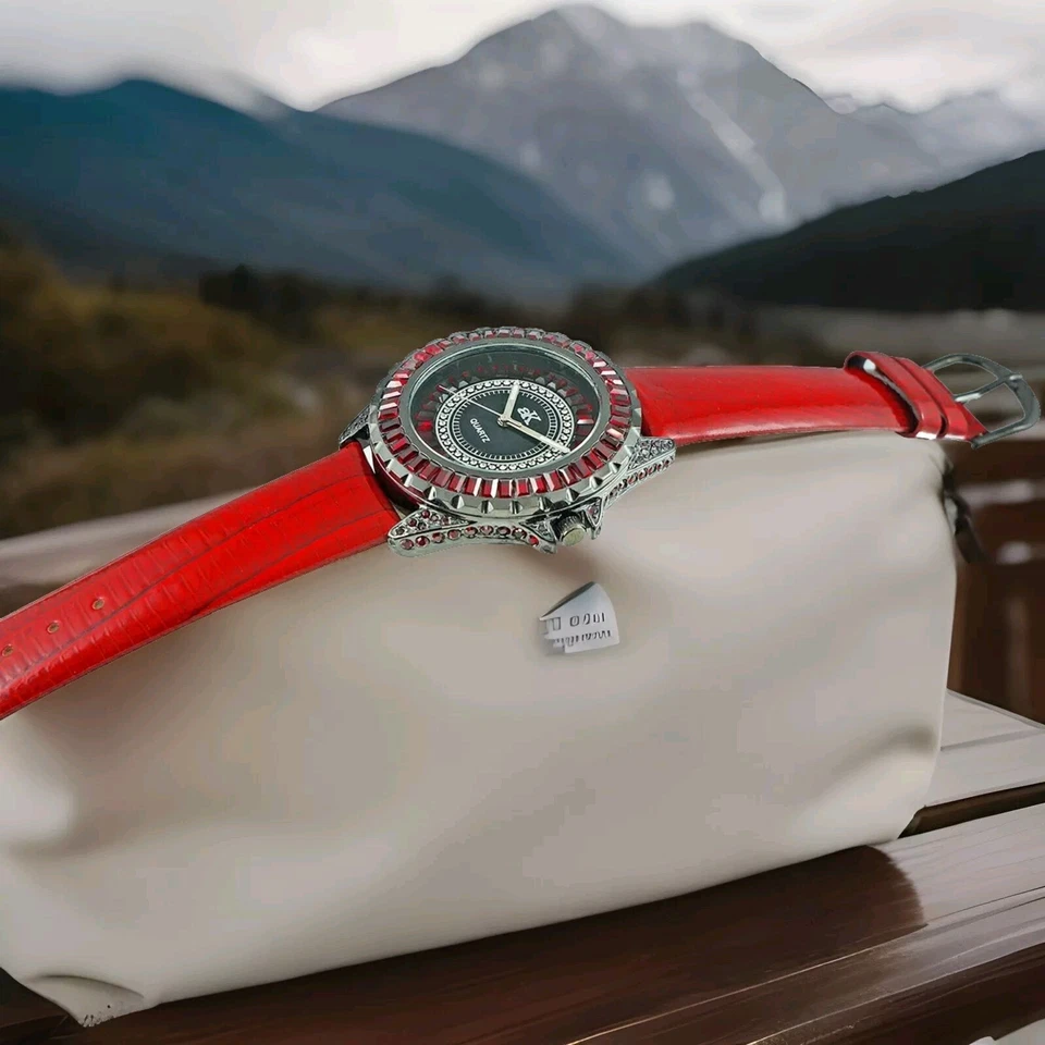 ADEE KAYE TAMAÑO MEDIANO, ESTUCHE IP NEGRO, 3 MANOS PIEDRAS CRISTAL (ROJO)(BLANCO) Foto 3 de 4