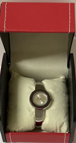 Gucci 129.5 U-Play Swiss Quartz Ladies Silver Dial, 27mm, Excellent Condition - Picture 11 of 11