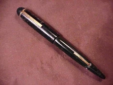 ^  EVERSHARP UNCOMMON SKYLINE STREAMLINER VARIANT IN GREEN,   GFT,  LF,  c1943