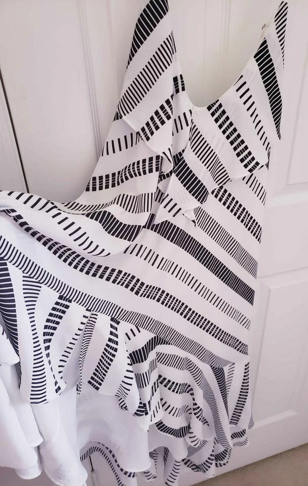 Nuevo Vestido Boho Para Mujer Talla Grande con Volantes Blanco Negro Fluido Talla Única Grande Hi Lo Foto 4 de 4