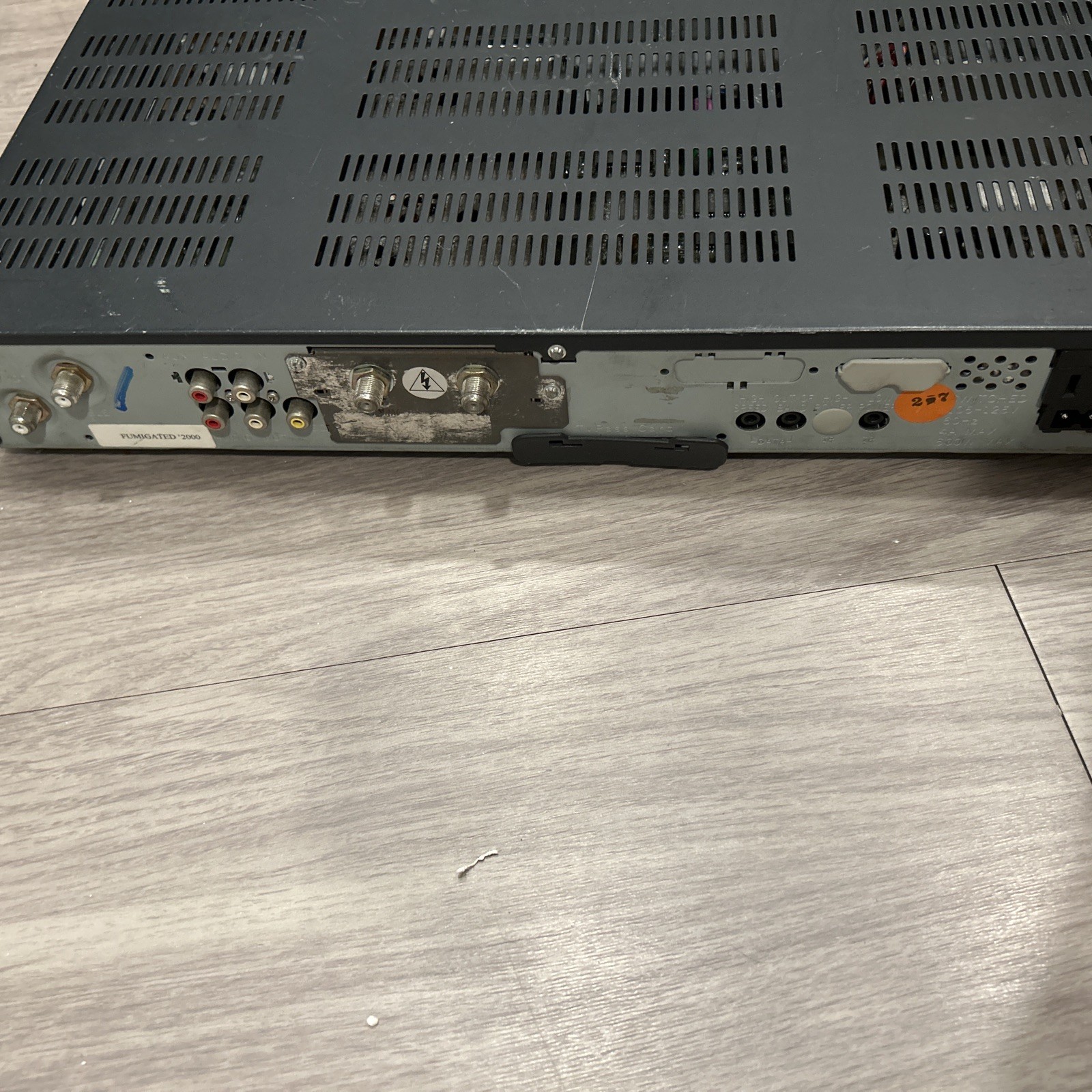 GENERAL INSTRUMENT - DCT1124 CATV CABLE TV SET TOP  BOX  - 2 Ps