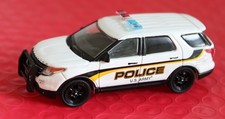 Greenlight Hot Pursuit US Army Military 2015 Ford Police Interceptor Utility