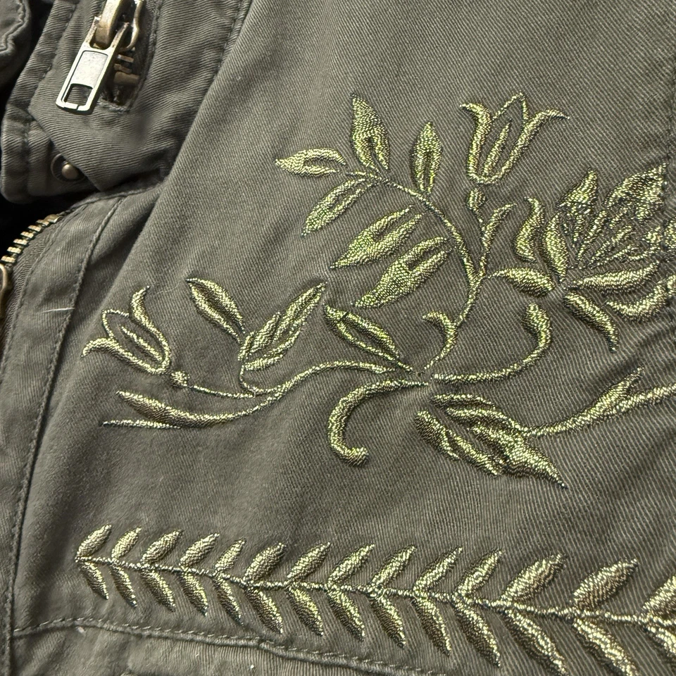 Jaqueta utilitária militar Forever 21 bordada com zíper tamanho P - Imagem 4 de 4