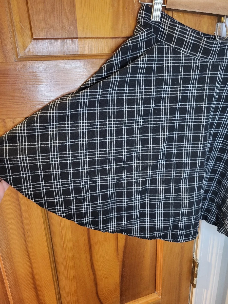 Plaid circle skirt black and clearance white