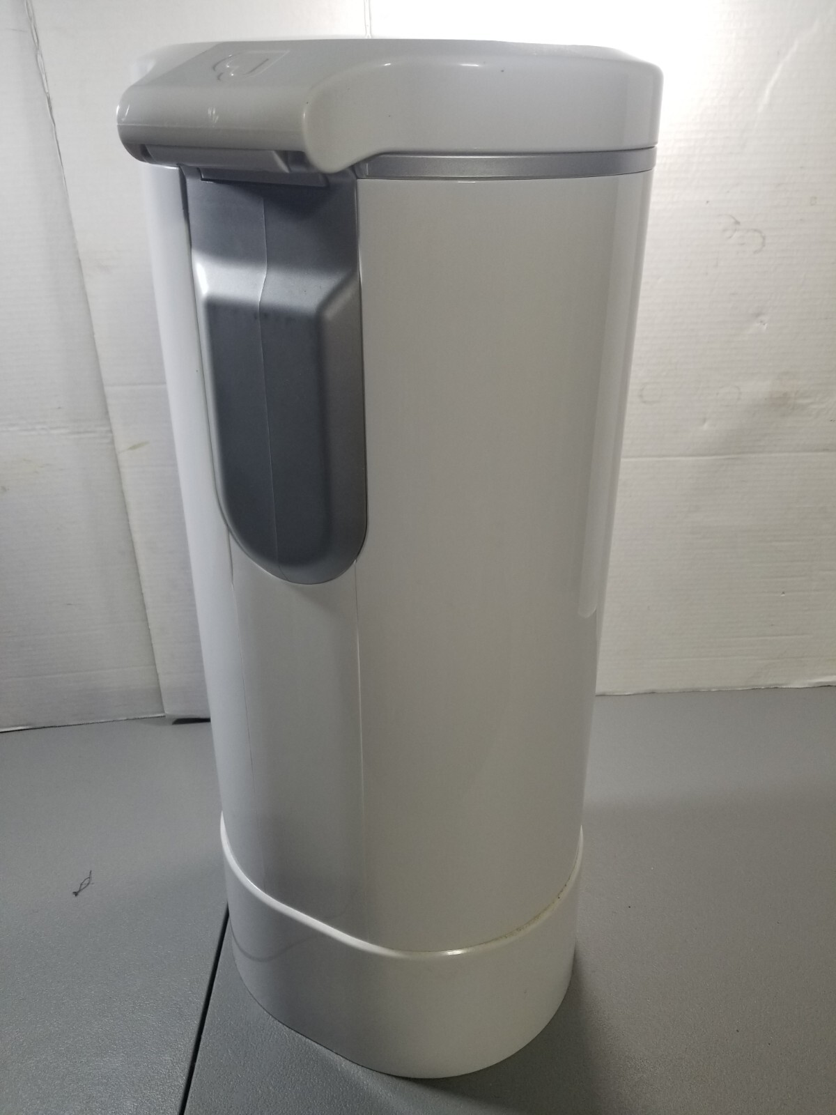 Munchkin 15900 Diaper Pail Powered by Arm & Hammer White 735282159008