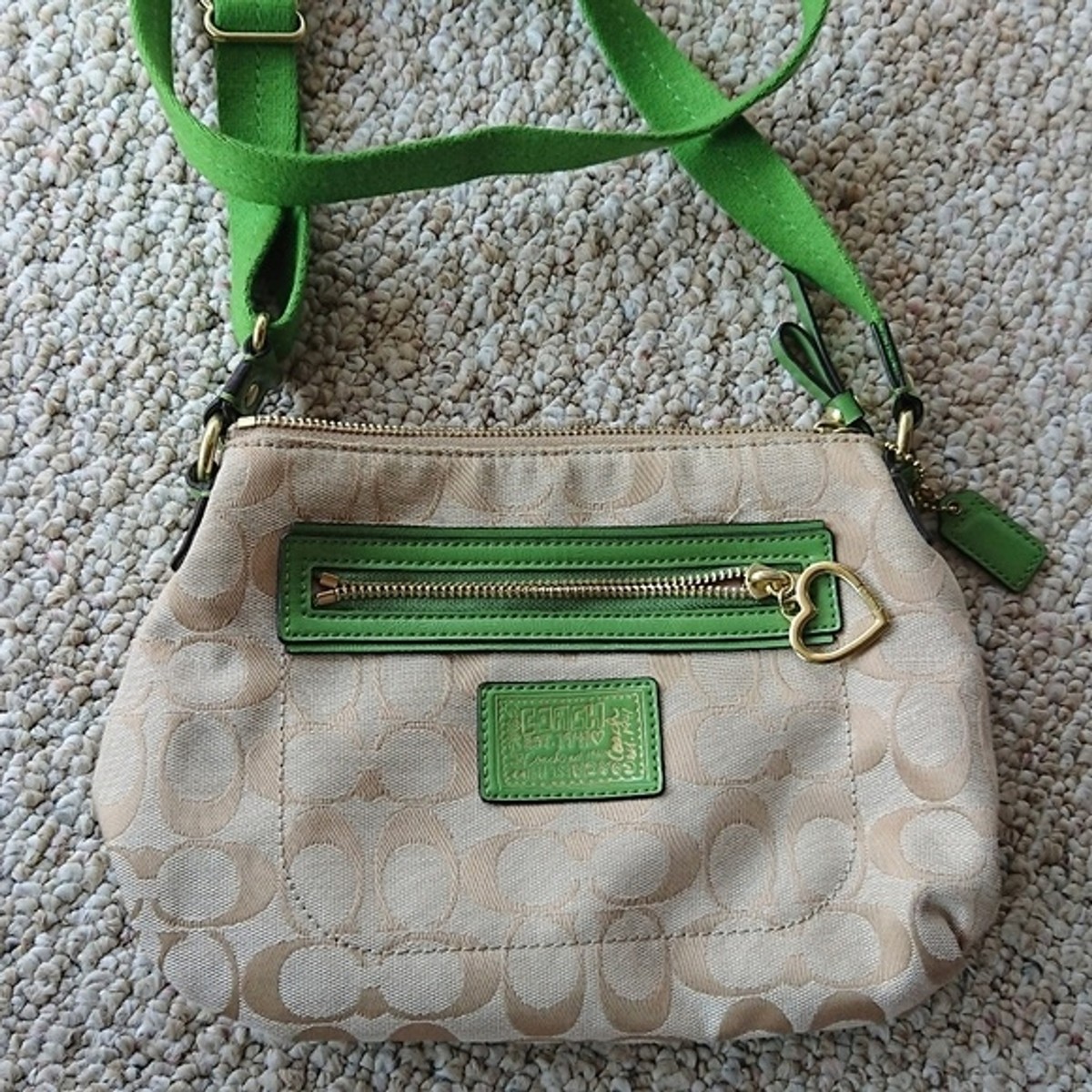 Coach Poppy Signature Canvas Strap Heart Zipper Beige Green