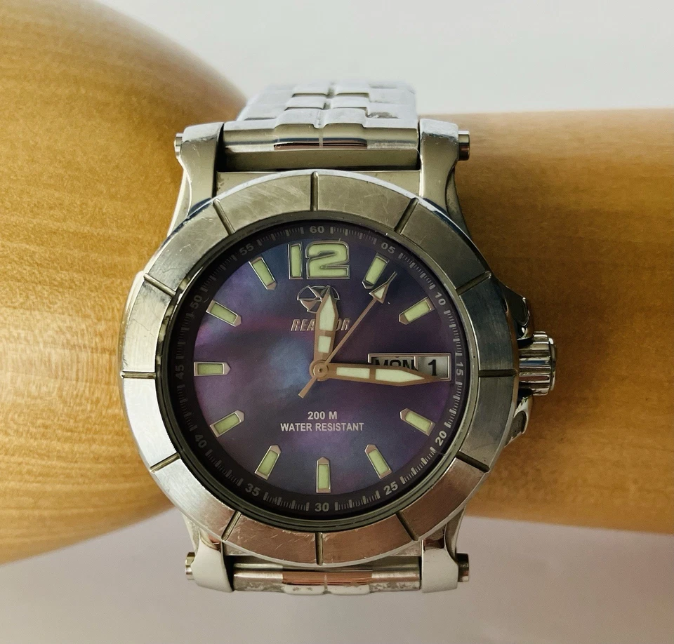 Reloj deportivo Reactor Quark 66014 cara púrpura para dama usado Foto 2 de 4