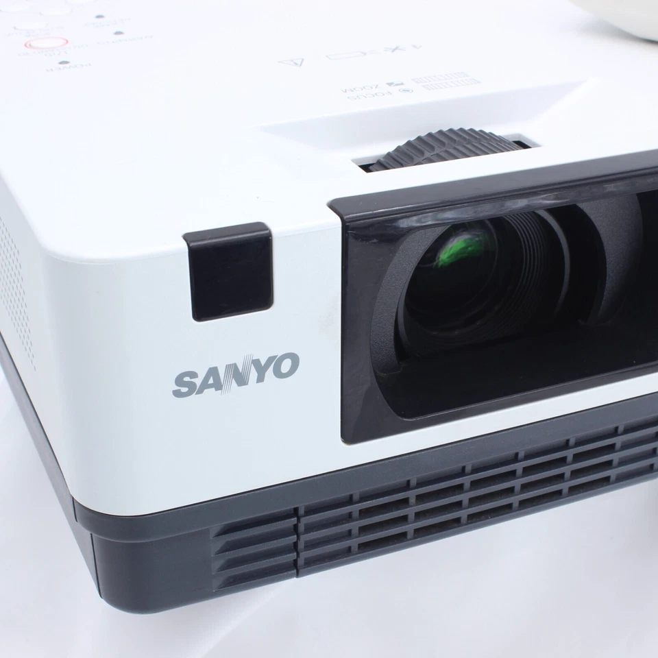 Sanyo PLC-XR201 Beamer Projektor LCD 2200 ANSI Lumen XGA 1024x768 HDMI VGA - Bild 4 von 4