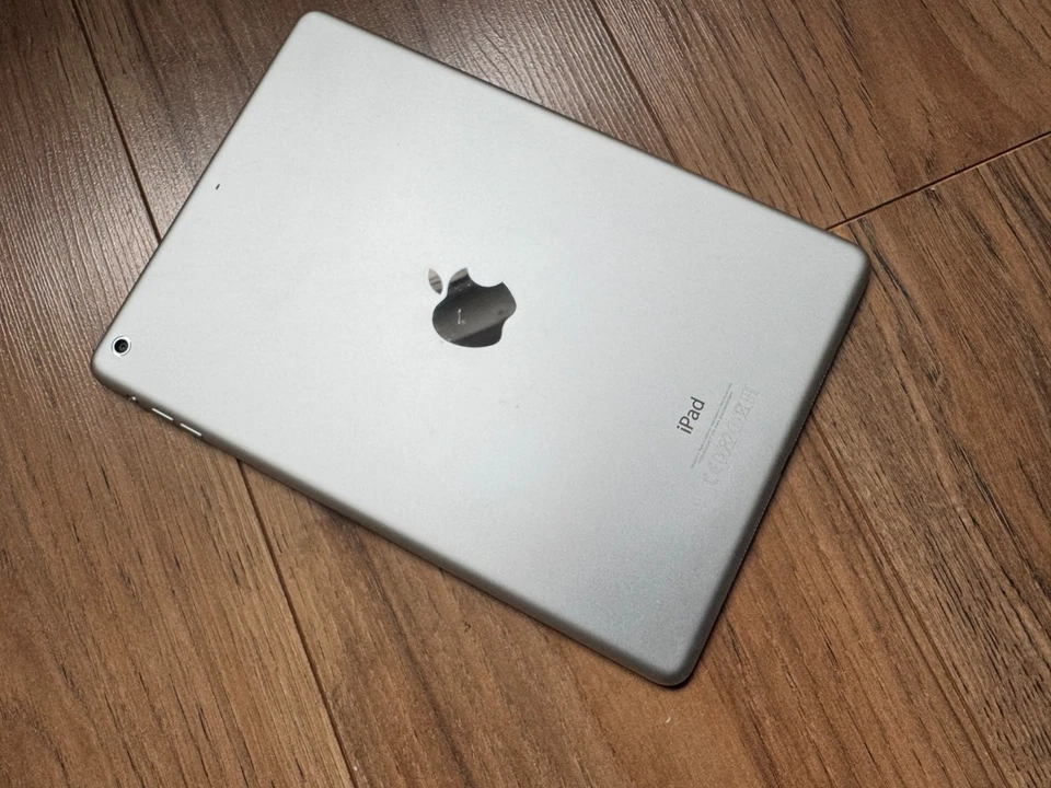 Apple iPad Air 1. Generation A1474, 16GB, WiFi, weiß - TOP! - Bild 2 von 3