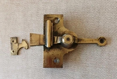 Ancienne Targette Clenche Loquet Loqueteau à Ressort pour porte - Laiton - TBE - Photo 1/4