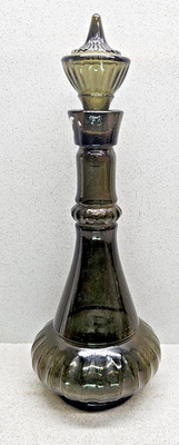 Vintage grüne Glaskaraffe mit Stopfen 34 cm hoch - gerippter Boden - sehr gut