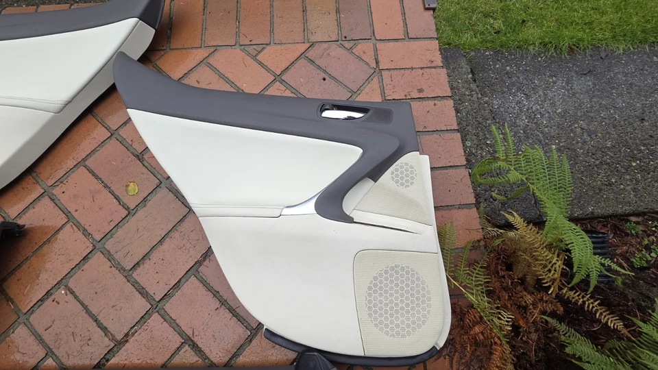 06-13 Juego completo de paneles de puerta delanteros y traseros beige Lexus IS250 IS350 Foto 3 de 4