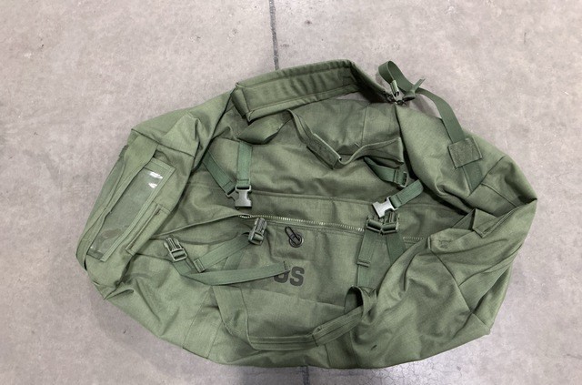GENUINE US ARMY GREEN SOLDIER ISSUED DEPLOYMENT DUFFLE BAGS. DURABLE & WELL MADE