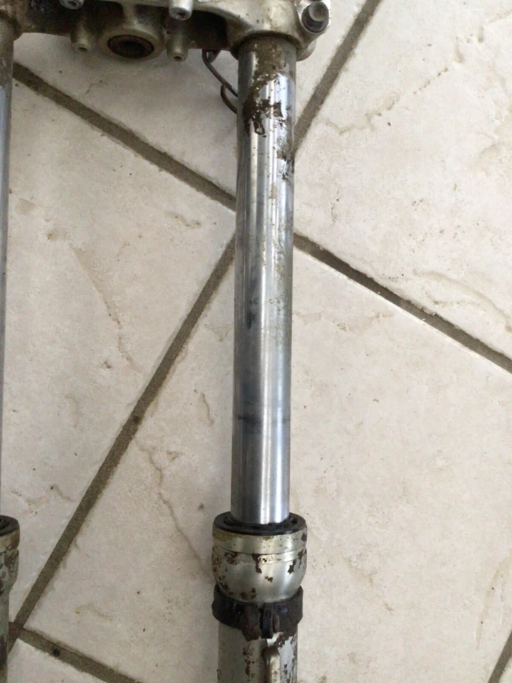 Honda XL250R 1984 OEM horquillas delanteras triple árbol para piezas 51400-KL4-671 Foto 4 de 4