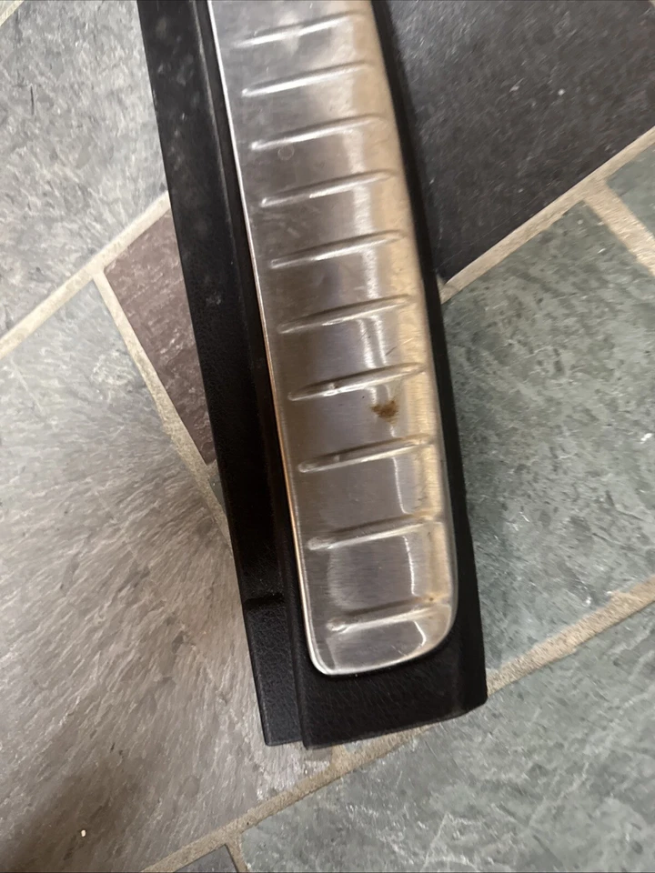 Subaru Legacy Outback 2005 2006 2007 2008 2009 maletero carga umbral panel de ajuste trasero Foto 2 de 4