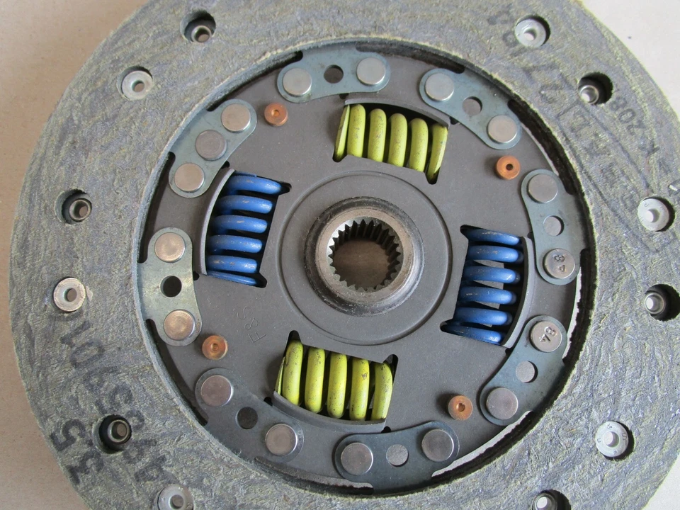 Opel Ascona C Kadett E Vectra A Kupplung Kupplungsscheibe Ø200mm 24-Zähne NEU - Bild 3 von 4