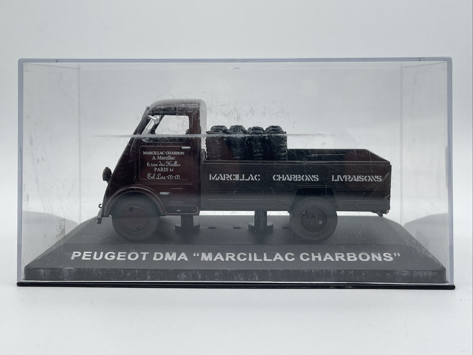 Camionnette PEUGEOT DMA PLATEAU MARCILLAC 1:43, le charme nostalgique des livraisons de charbon