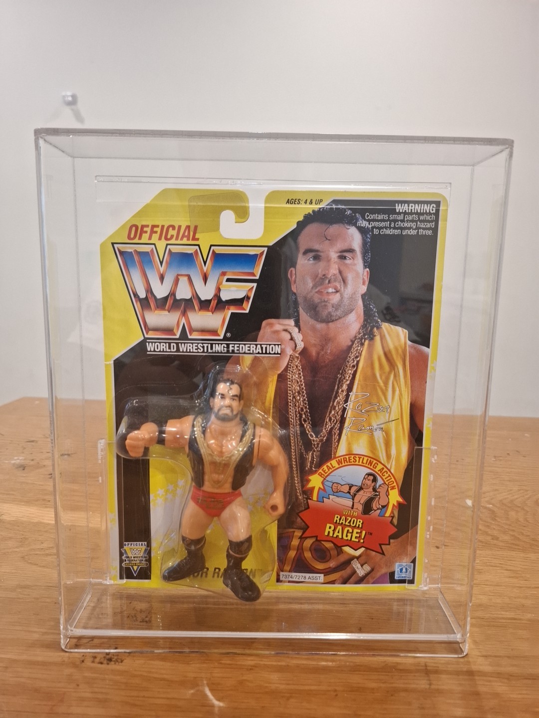 WWF Hasbro Razor Ramon Series 7 – on Card + Acrylic display case