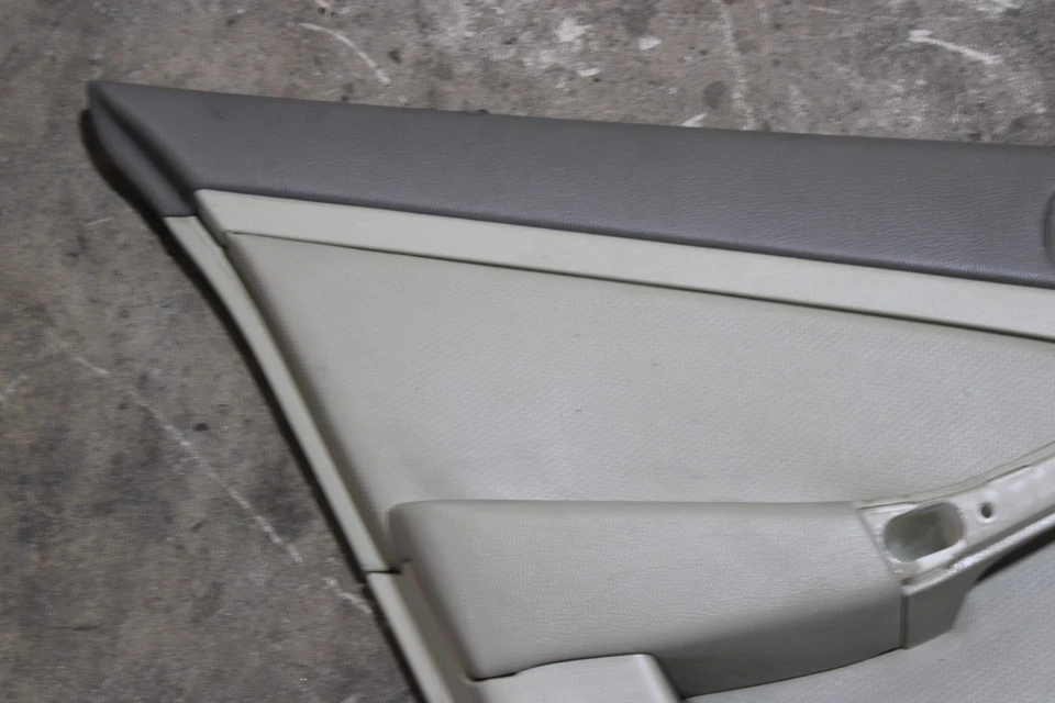 03 04 05 06 G35 PANEL PUERTA REPOSABRAZOS ALTAVOZ CUBIERTA CONDUCTOR TRASERO IZQUIERDO OEM 82853 Foto 4 de 4