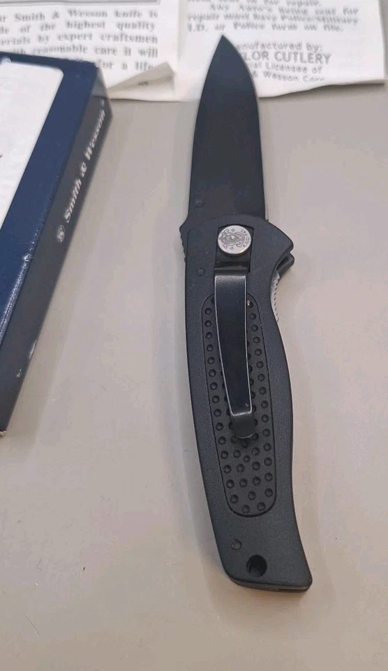CUCHILLO PLEGABLE RARO DE COLECCIÓN BLACK SMITH & WESSON S.W.A.T 1er MILLENNIUM RUN SW2001B Foto 2 de 4
