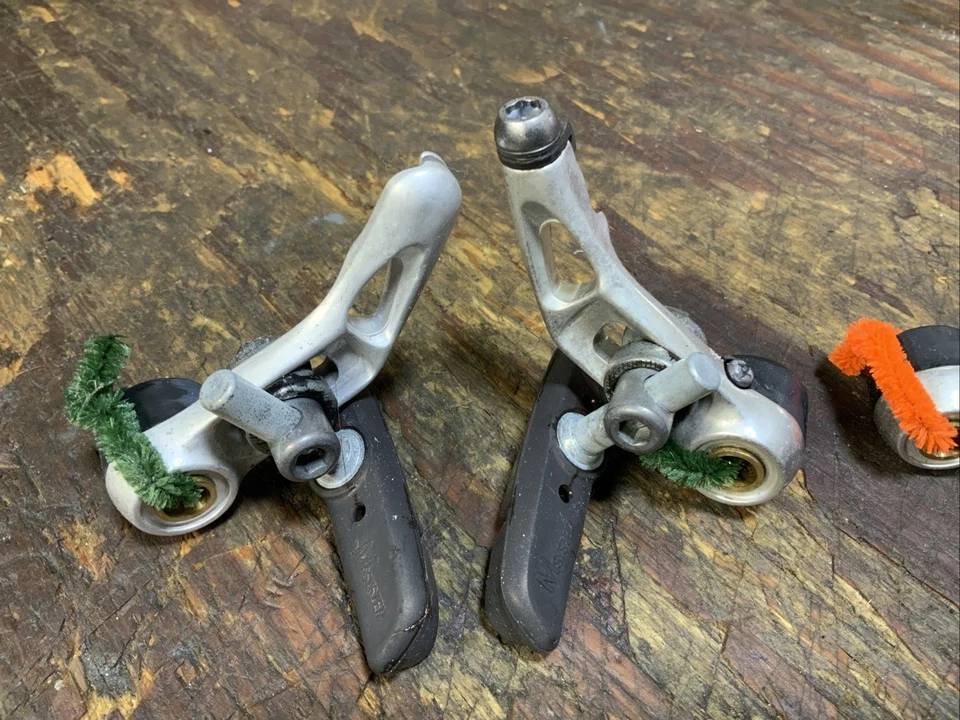 Frenos voladizos de aleación forjada en frío VIA Japón de un Trek 820 Foto 3 de 4