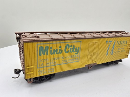 **READ** Train Miniatures? HO Scale Mini City 74 NMRA 40' Reefer Box Car Train - Picture 6 of 9