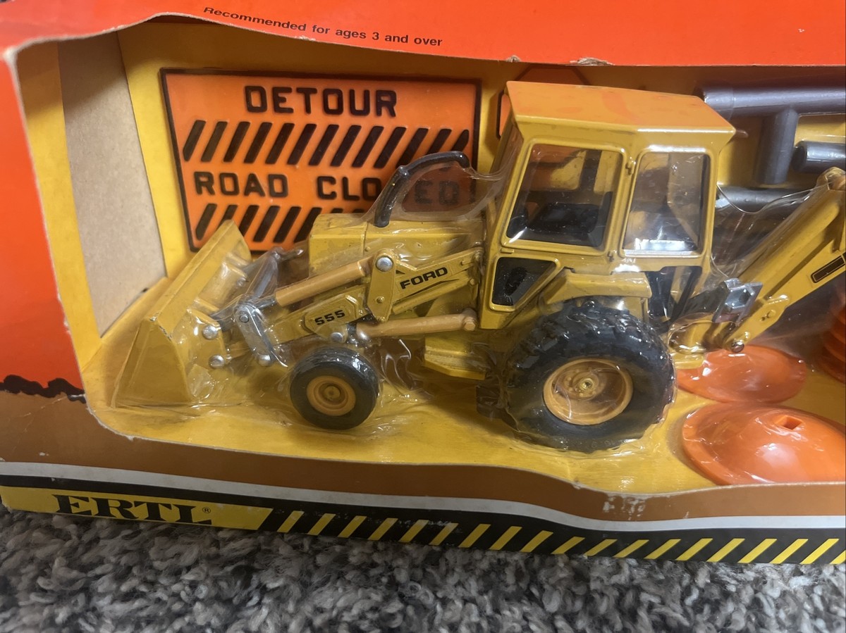1:32 Ertl Ford 555 Construction Set 20 Piece Diecast - New Hard To