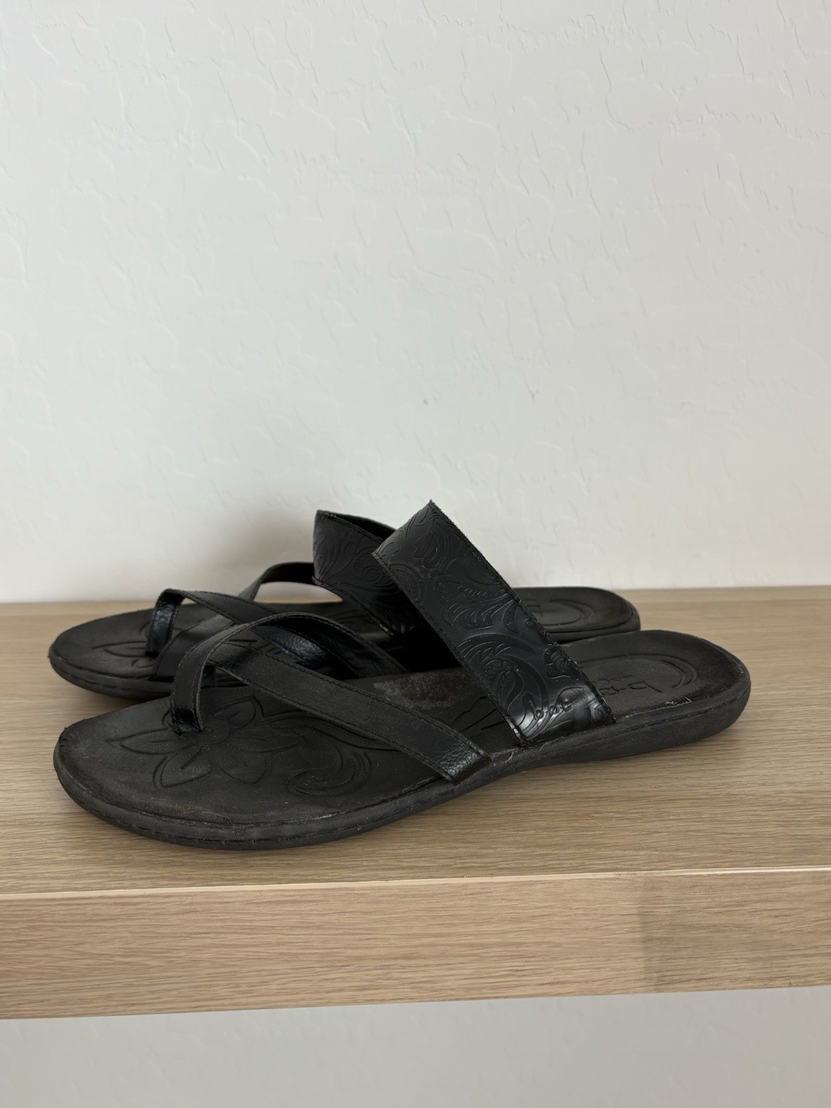 B.O.C. Regan Tooled Flip Flop Thong Vegan Leather Sandals Women's Size 10