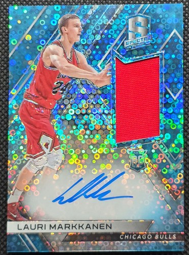 Lauri Markkanen [Autograph Jersey Neon Blue] #128 2017 Panini Spectra card