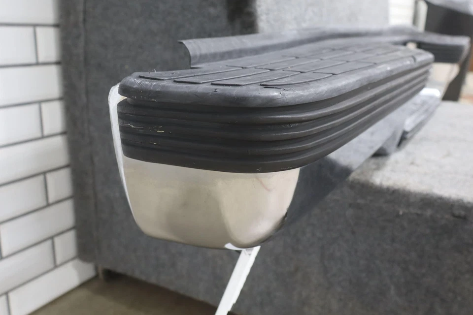 95-00 Chevy Tahoe Suburban GMT400 Chrome Rear Bumper Assembly - Image 3 of 4