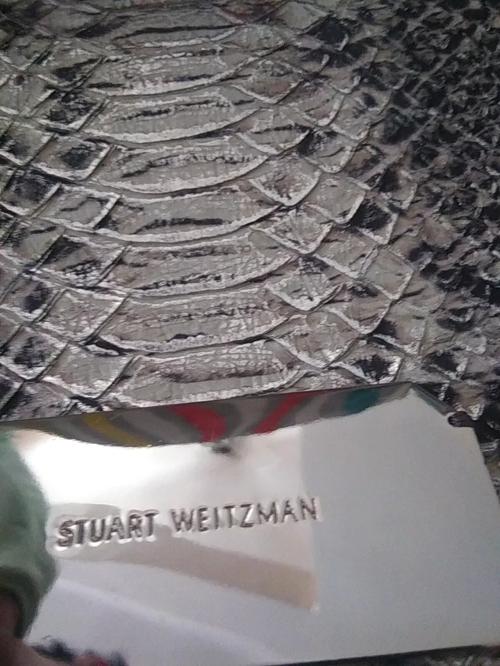STUART WEITZMAN PIEL DE SERPIENTE PLATEADA, HECHO EN ESPAÑA, BOLSO DE MANO CON CORREA DESMONTABLE Foto 2 de 4