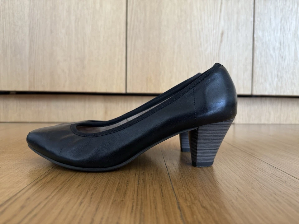 Tacones clásicos negros para oficina (mujer 8,5) Foto 2 de 4