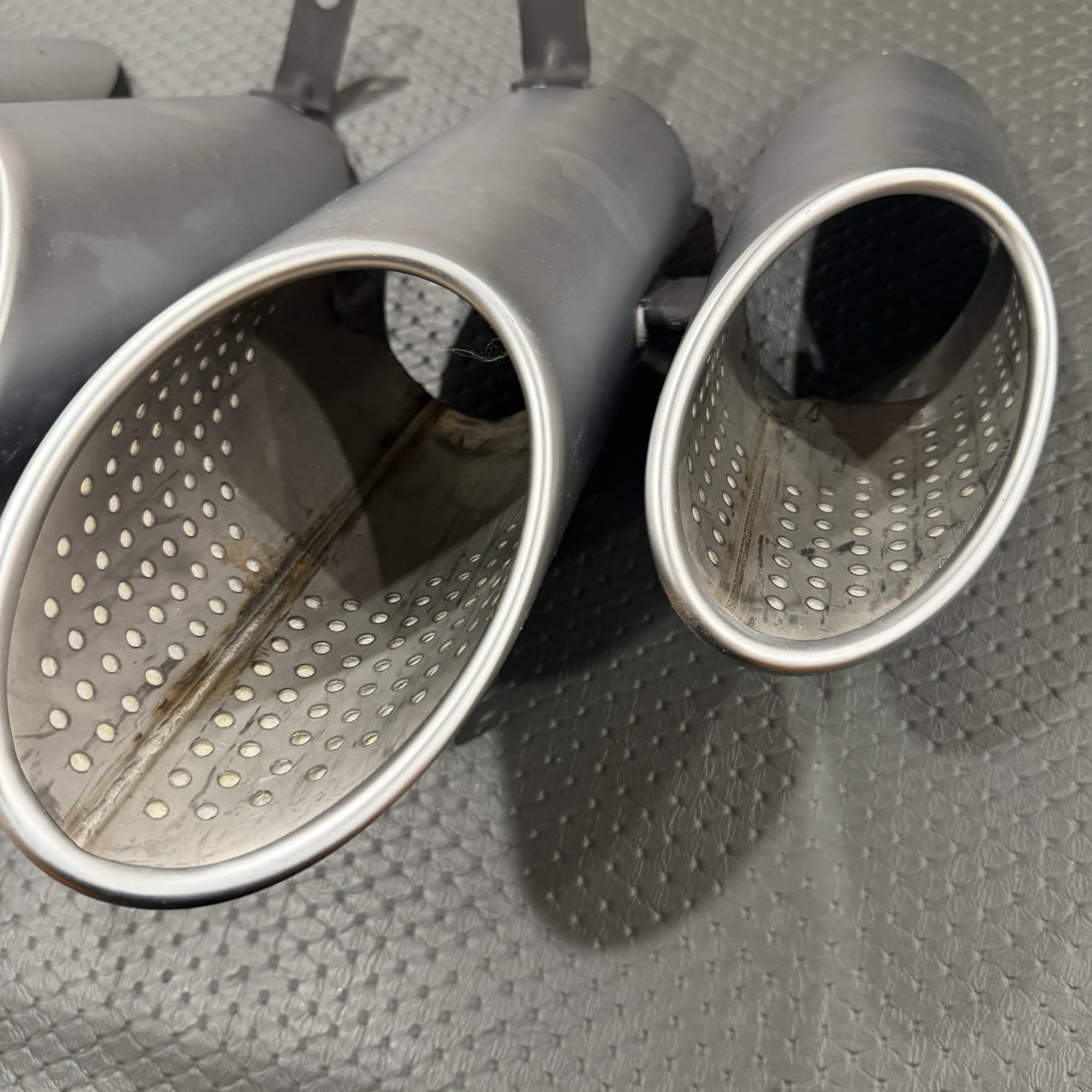 Lamborghini Huracan Left, right Exhaust tailpipes Pair P/N 4T0071910