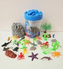 Sea Life Fun Toy Bucket Playset 31 Pieces NIP