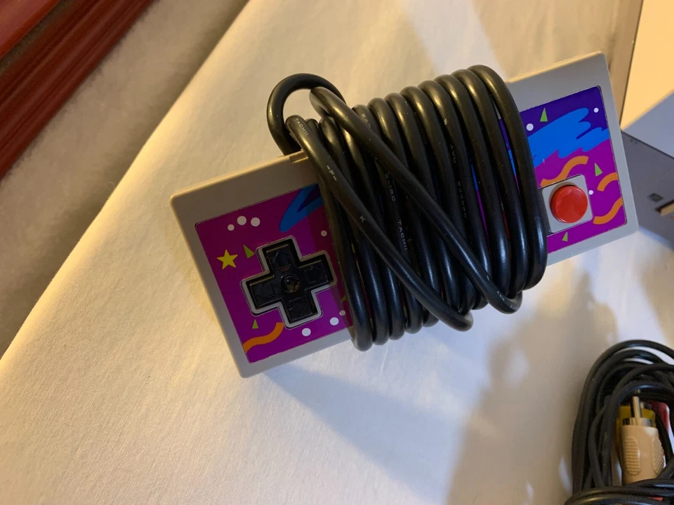 Original Nintendo NES Console Mario/Duck Hunt  2 Controllers (3rd listing) - Image 4 of 4