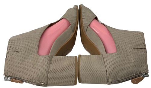 Gentle Souls Kenneth Cole Roan Women's Size 8.5 US Beige Chunky Heeled Sandals - Picture 3 of 10