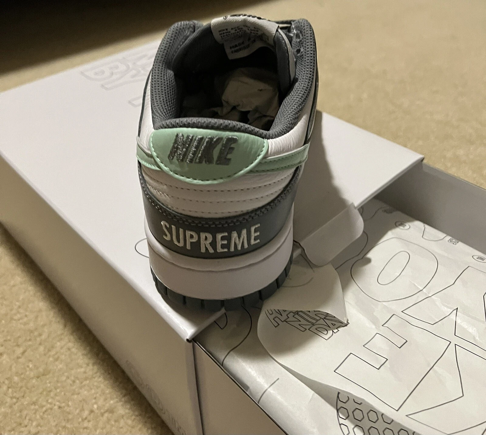 Taille 9   Nike Dunk Low By You couleur Tiffany avec logo Supreme