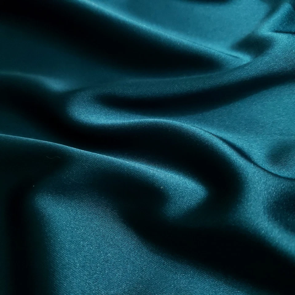 Tela satinada Charmeuse de brillo suave elástica verde azulado de alta gama 58" por yarda Foto 4 de 4