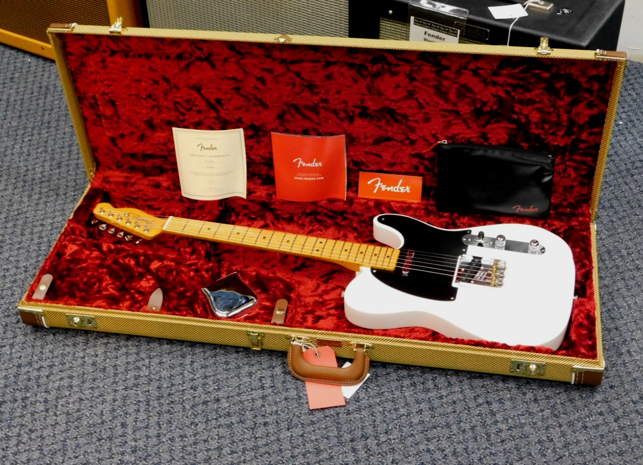 2025 Fender Limited-Edition American Vintage II 1951 Telecaster w / Tweed Case!!!