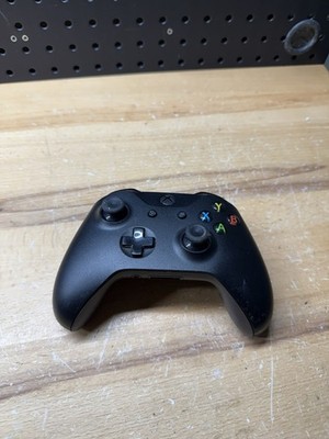 (M) Microsoft Xbox One Wireless Controller Model 1708  OEM Missing Battery Cover