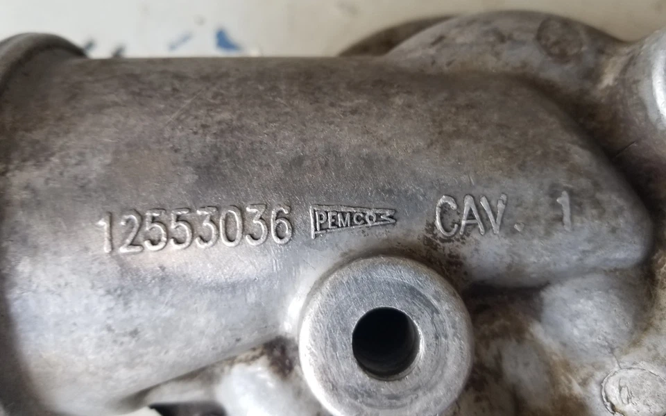 90 91 92 93 94 95 96 97 98 CHEVROLET K1500 GMC 5.7L OIL FILTER ADAPTER 12553036 Foto 2 de 4