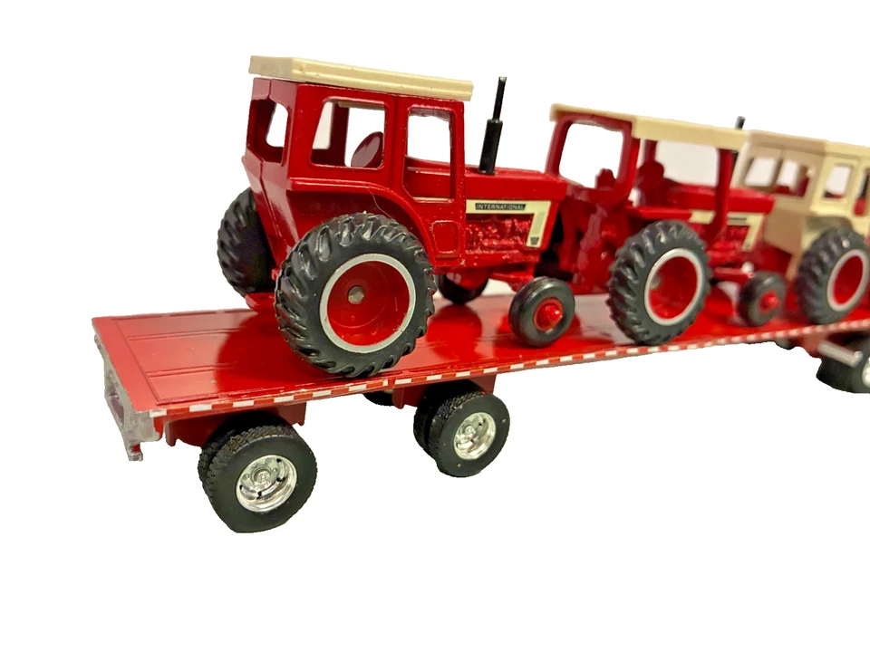 DCP Peterbilt - Flatbed W/ 3 IHC Farmall 966 - 1066 - 1466 Tractors - Farm 1/64 - Image 4 of 4