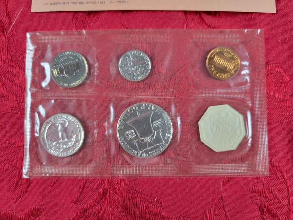 US Mint Set: Philadelphia (1961) all OGP, PROOF Strike, Token, Lots of Luster - Image 3 of 4