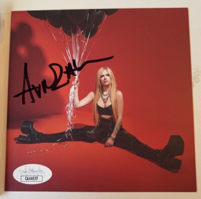 Avril Lavigne サイン入りCD AVRIL LAVIGNE LOVE SUX SIGNED AUTOGRAPHED ART CARD & NEW CD JSA
