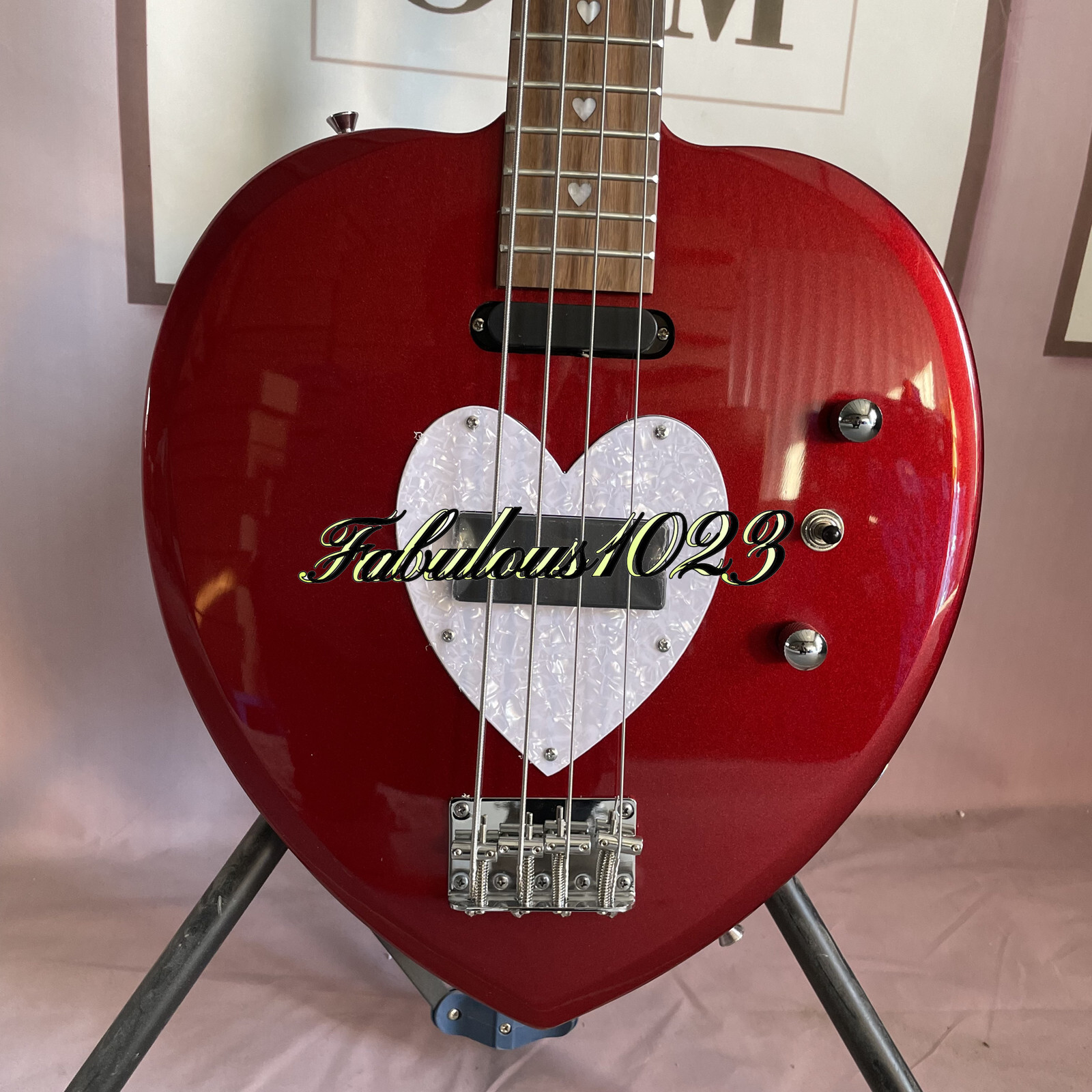 Daisy Metal Heart Red 4 Strings Bass Guitar Rosewood Fretboard Chrome Hardware