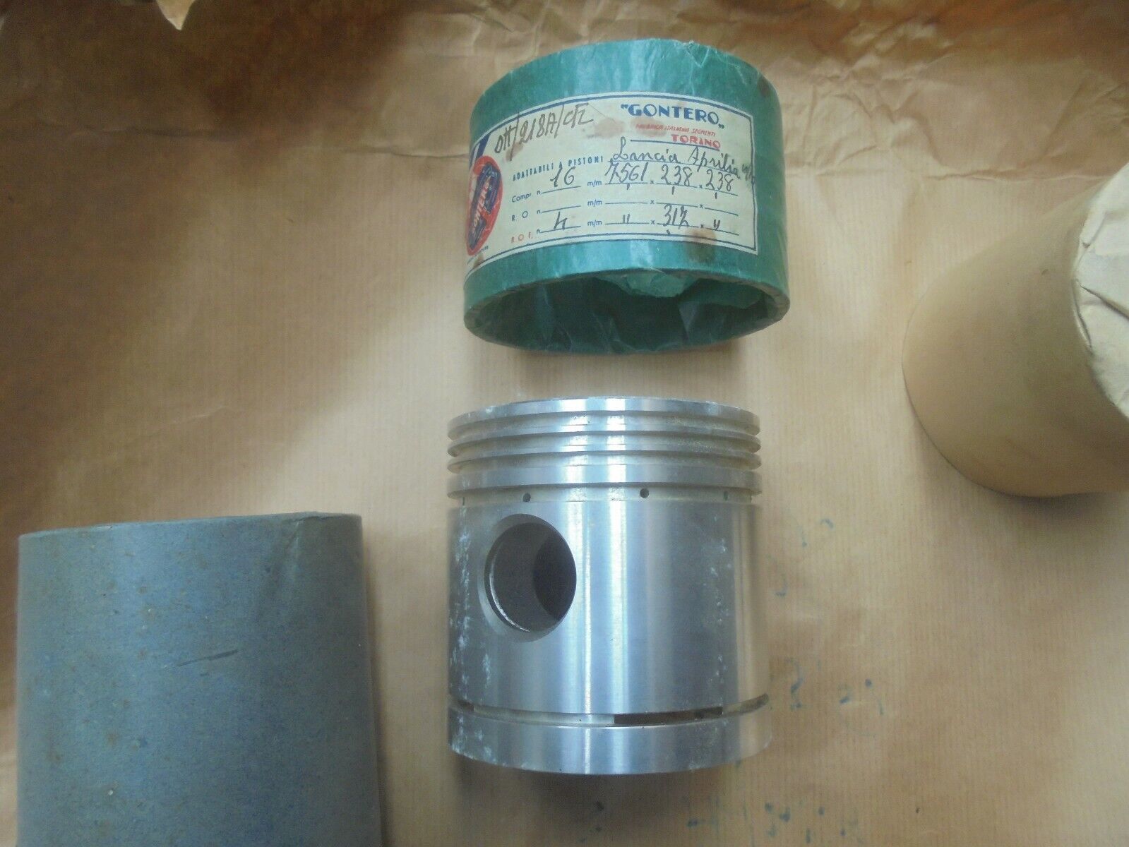 Foto 2 di 2