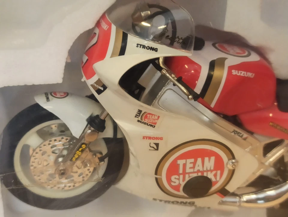 Suzuki RGV 500/ Beattie Die Cast Model 1/10 Ref 13856 Guitoy - Immagine 3 di 4