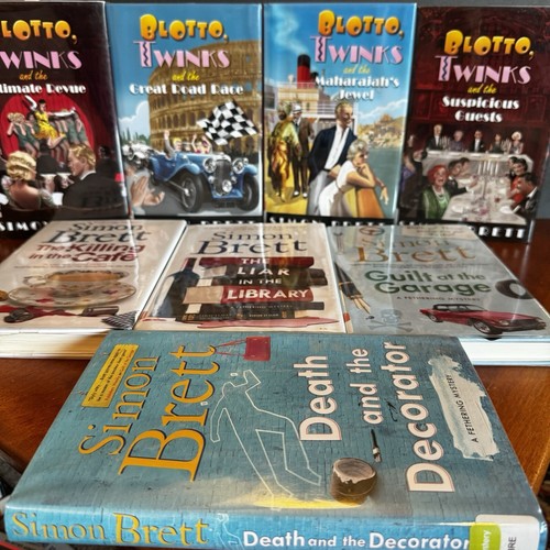 Lot: 8 Simon Brett Books Blotto Twinks Feathering Mystery Series Hardcover Novel - Imagen 4 de 13